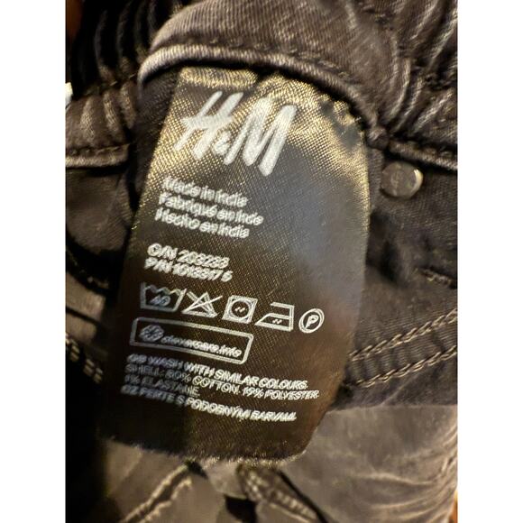 H and M Black Distressed Cargo Pants Size Small - Picture 5 of 6